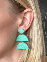 Load image into Gallery viewer, Crystal Cove Earring
