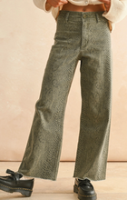Load image into Gallery viewer, Emerald Snake Pant

